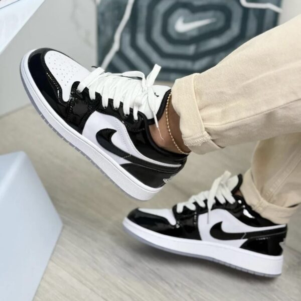 JORDAN RETRO 1 CHAROL NEGRA BLANCA JORDAN RETRO 1 CHAROL NEGRA BLANCA