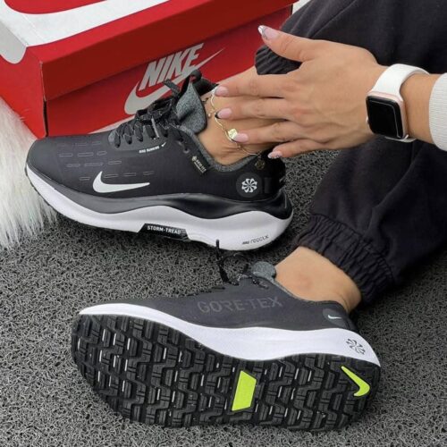 NIKE GORETEX NEGRA BLANCA