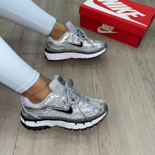 NIKE P6000 PLATEADA NEGRA