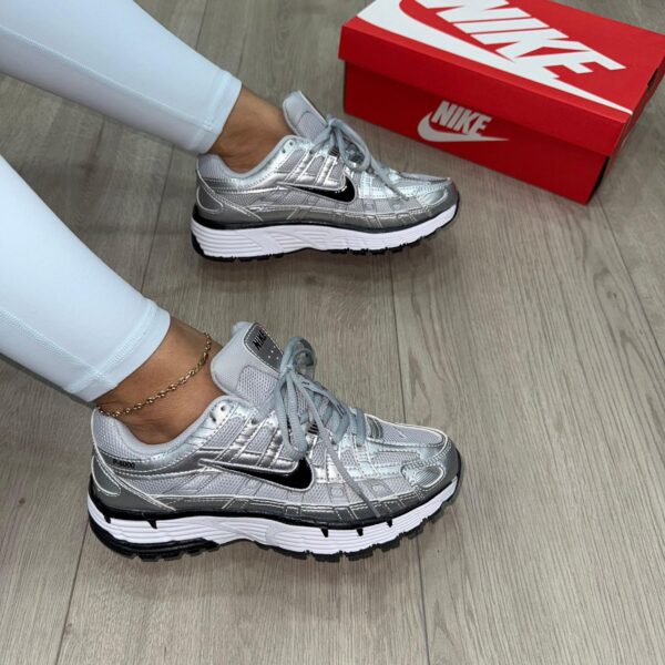 NIKE P6000 PLATEADA NEGRA NIKE P6000 PLATEADA NEGRA