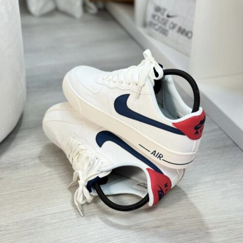 NIKE TABLA BLANCA AZUL