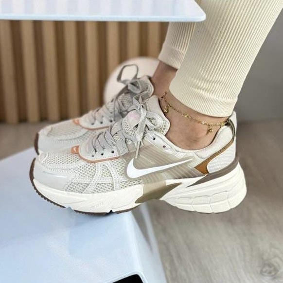 NIKE V2K BEIGE GRIS NIKE V2K BEIGE GRIS