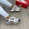 NIKE VOMERO GRIS BLANCA